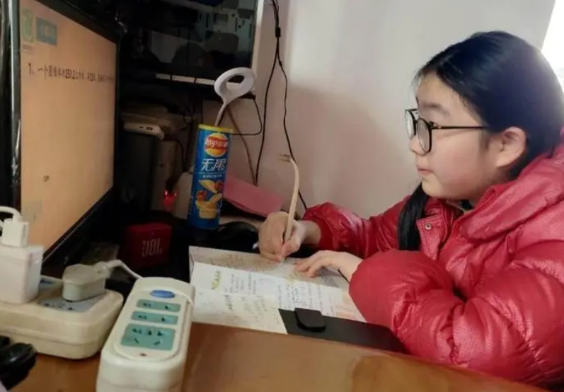 600多所中小学“紧急停课”，何时能恢复线下教学？家长喜忧参半