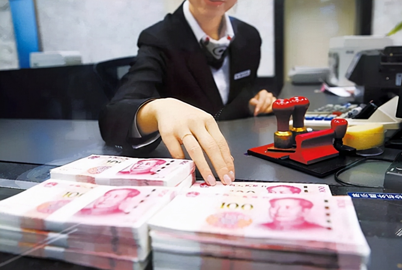 靠“吃”銀行利息，就能不工作？銀行算了筆賬：只需90萬本金？