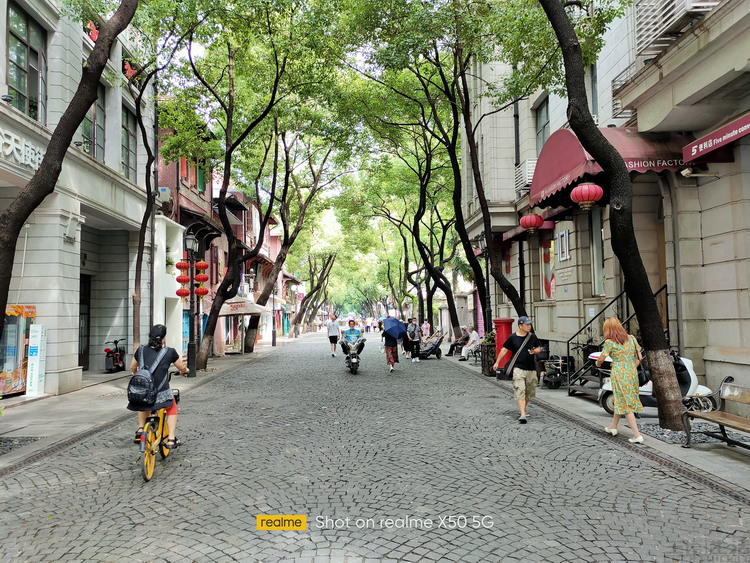 系统升级会“负优化”拍照？我们测了两台手机