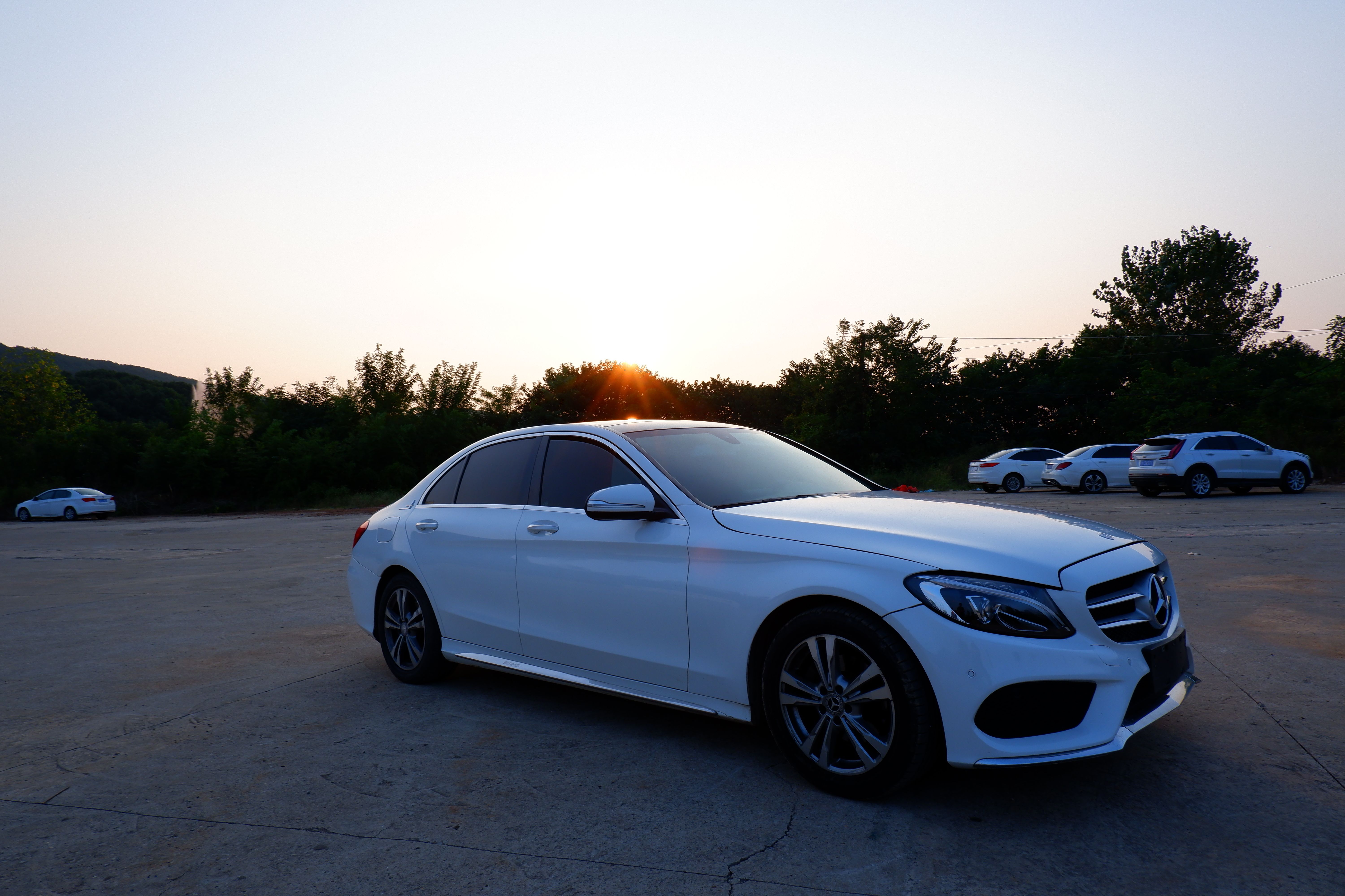奔驰E200K/C200L豪华轿车，尽享德系工艺与舒适驾乘体验