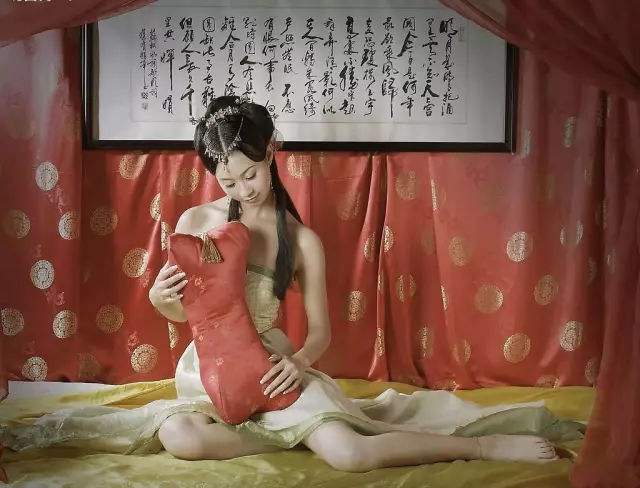 袁世凯儿子带病幽会情人暴毙，上千名妓女统一装束，戴孝送葬
