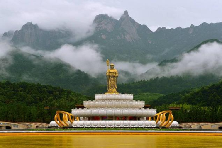 另外一个被称之为世界三大"诡异"佛像的就是位于我国九华山的地藏王