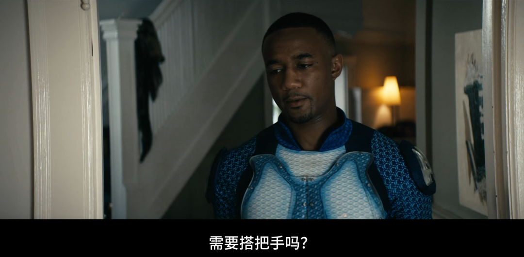 《黑袍纠察队》里有个傻孩子去道歉，专挑没用的说