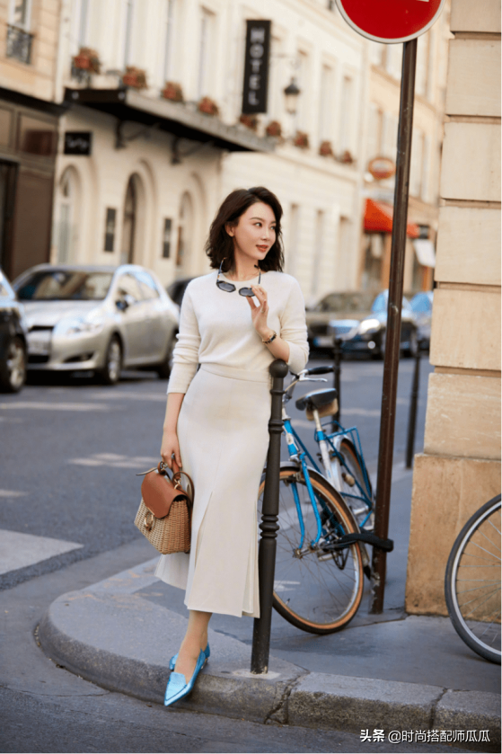 有气质的女人，夏天再热也不会穿拖鞋！瞧陈数、董卿这样穿有多美