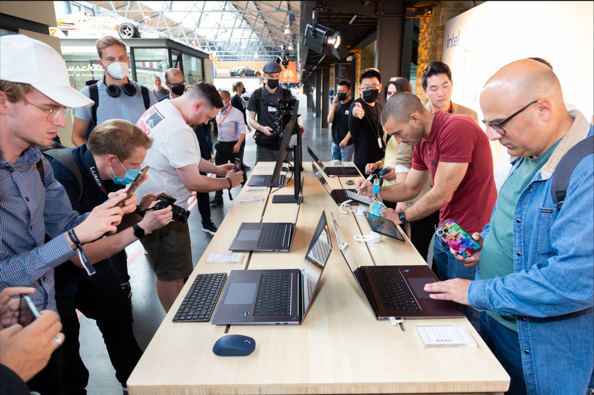 华为欧洲发布会超有创意！外媒争相报道MateBook 16s等PC新品