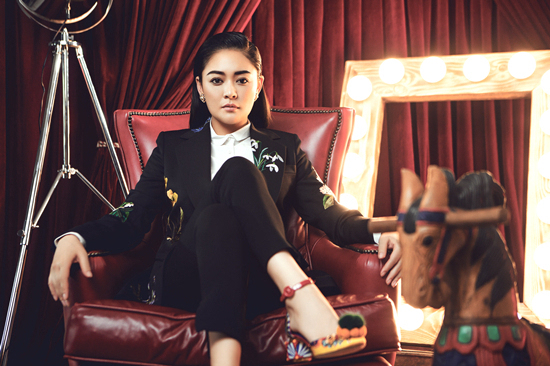 离婚13年后，连奕名和陈佳妍的生活状况有何不同？