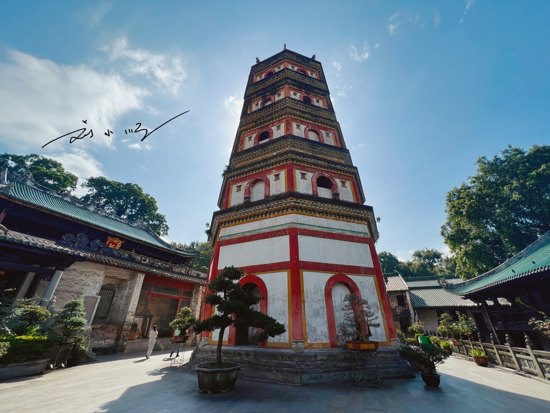 实拍广东省韶关市"南华禅寺",作为禅宗祖庭,据说千年香火未断