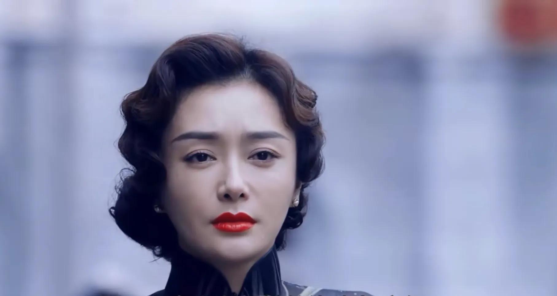 秦岚27岁年入亿元，但却为黄晓明不惜赔上千万约金，如今衣食无忧