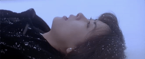 为什么现在趋势是普通女孩开始比美，美女开始比谁更搞笑？