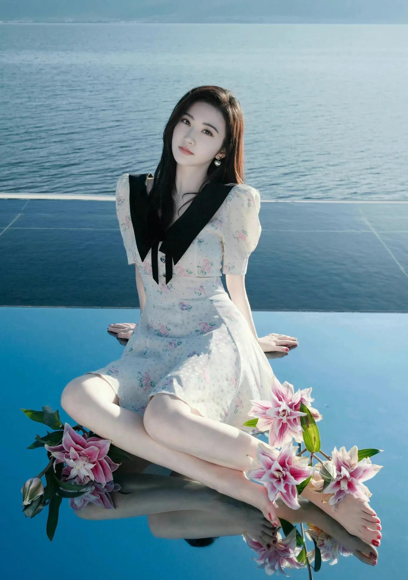 身穿翠花裙的景甜