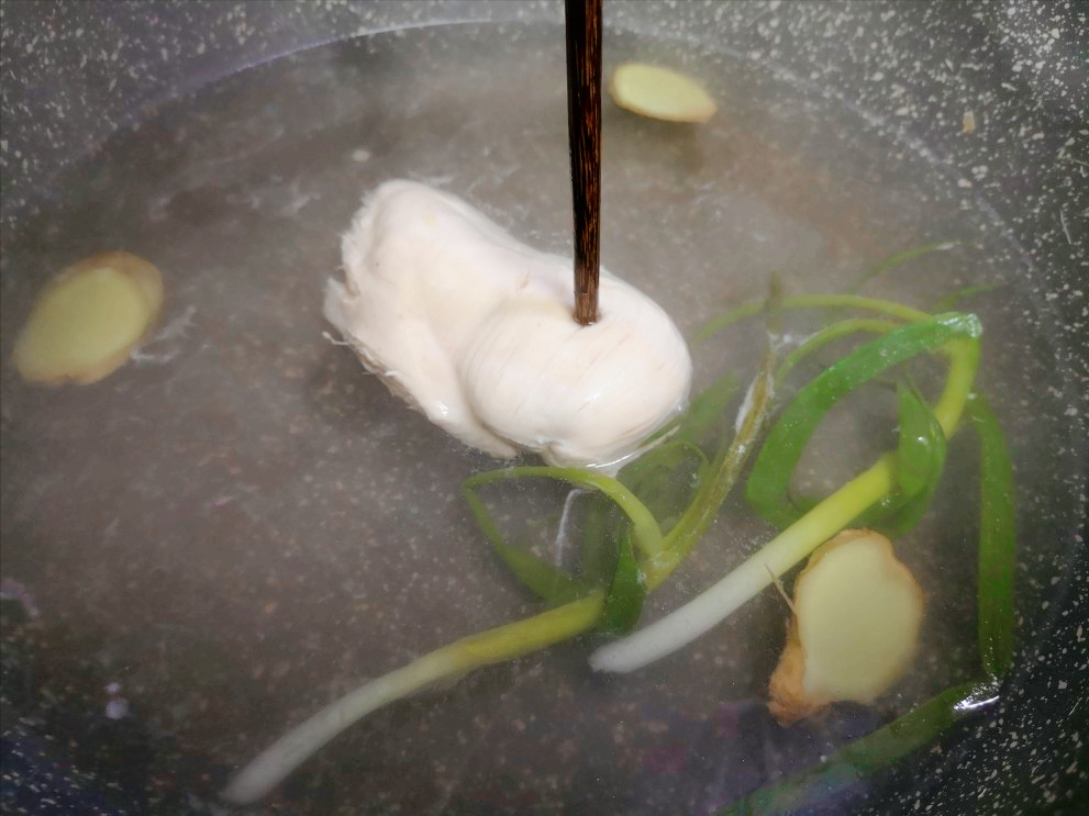 年夜飯必備的涼拌菜，低脂低卡，酸辣又開胃，常吃也不用擔心長胖