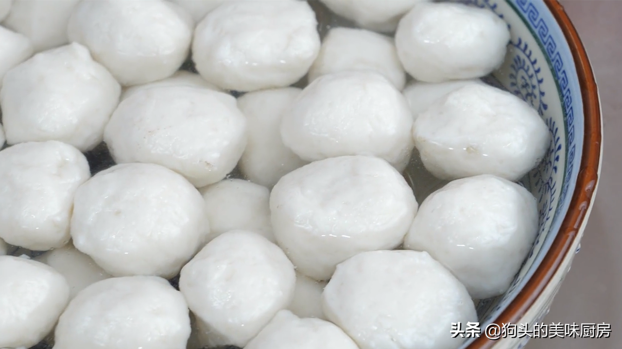 大厨分享秘制鱼丸，Q弹爽口，学会不用出去买，年夜饭就吃它了