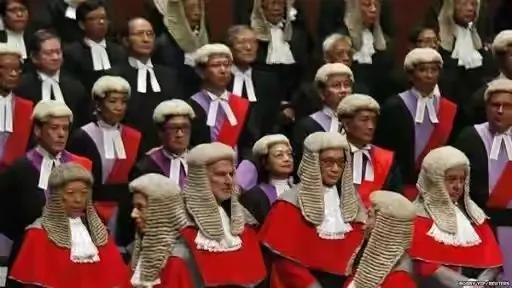 戴在香港头上的假发，是时候摘下了