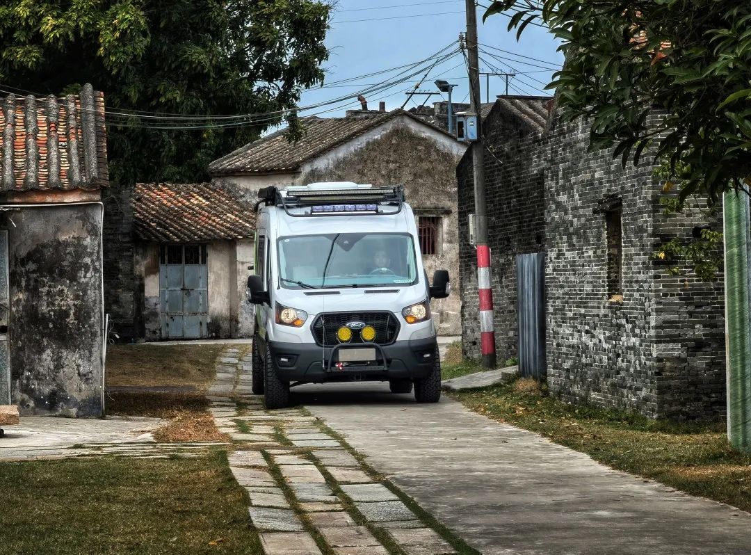 首发价118万！旅美速腾F350路航者四驱越野房车 为何如此任性？