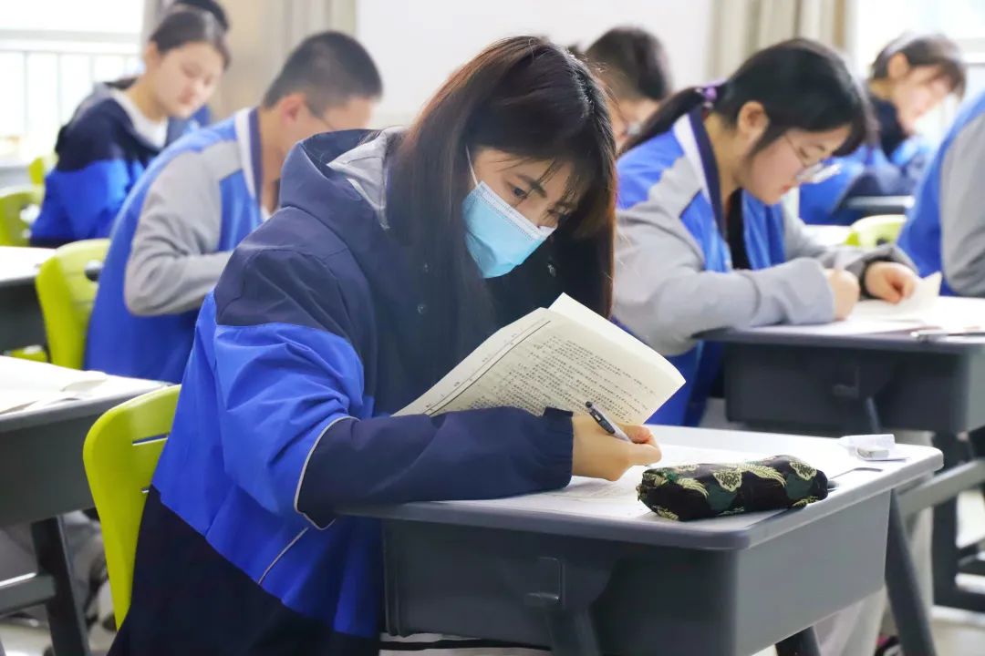 期中考试 | 同学，你认真答题的样子闪闪发光