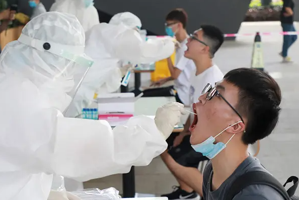 山东某“专本混合”高校，大学生过得“水深火热”，泡面也吃不起