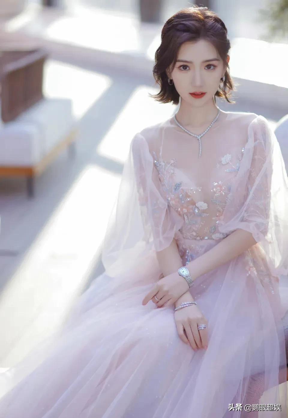 央视镜头下的毛晓彤，每一帧都是大片