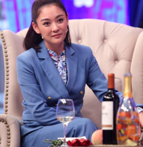 离婚13年后，连奕名和陈佳妍的生活状况有何不同？