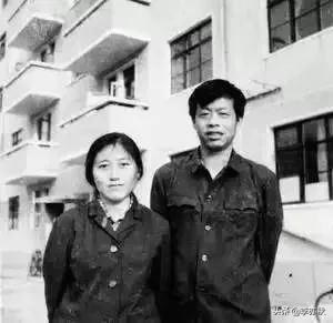 王小波逝世25周年：对于写作、期间和糊口