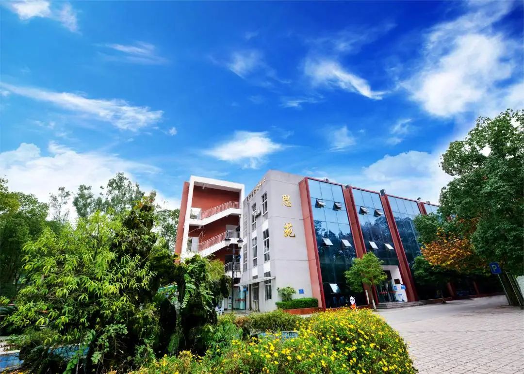 办学实力绵阳职业技术学院现设有马克思主义学院,公共教育学院,材料与