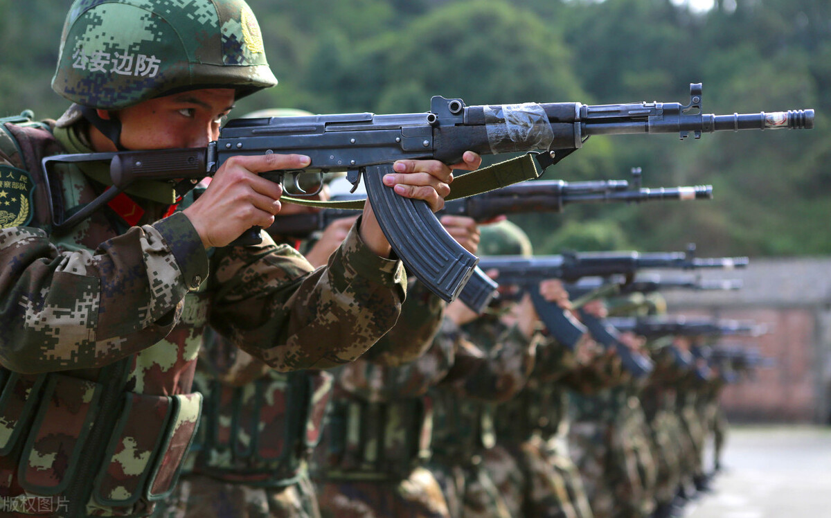 儿子在上海建桥学院读书，可以从学校去当兵吗？留在上海工作如何