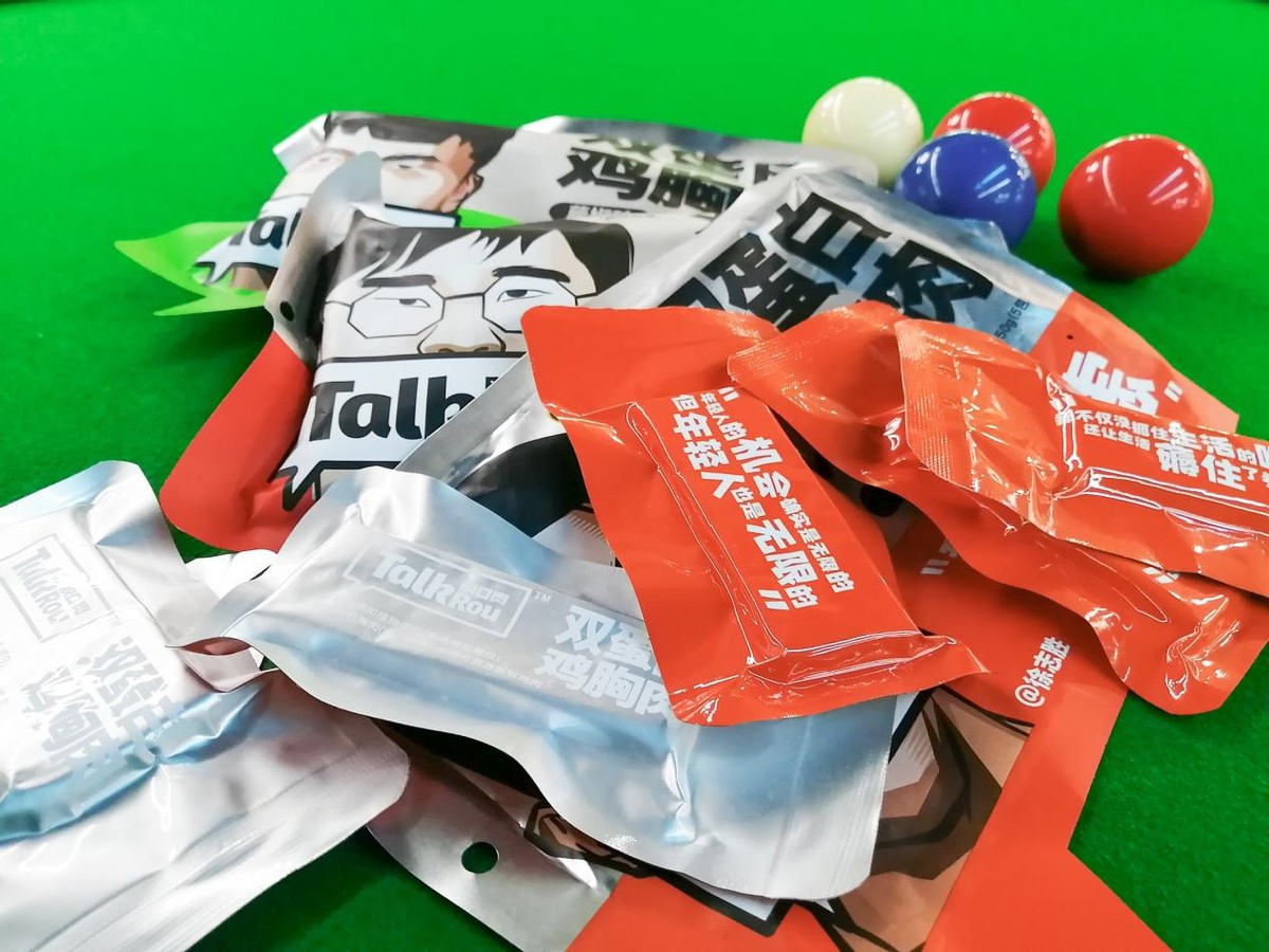 大口吃肉，也有八块腹肌，健身教练都这么吃