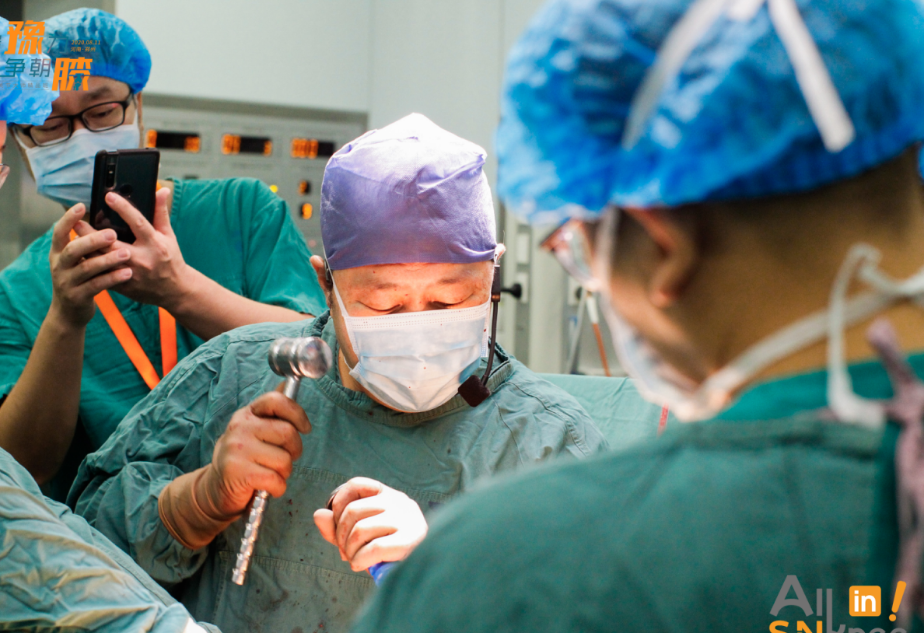 全国首个人工关节翻修科，在河南、在郑州