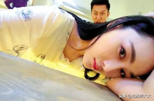 演员李晨女友(“老油条”李晨猎艳记：女友一个比一个漂亮，利用完了就踹走)