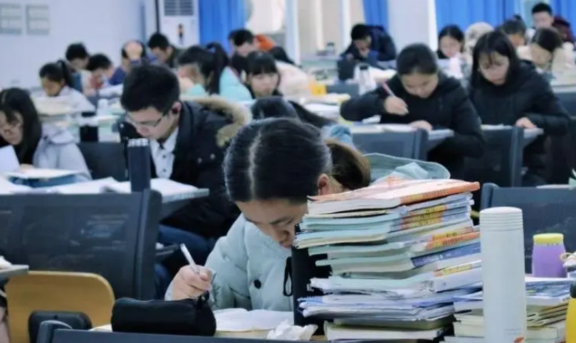 研究生迎来“新调整”，多所高校学费上涨，吓退不少寒门学子