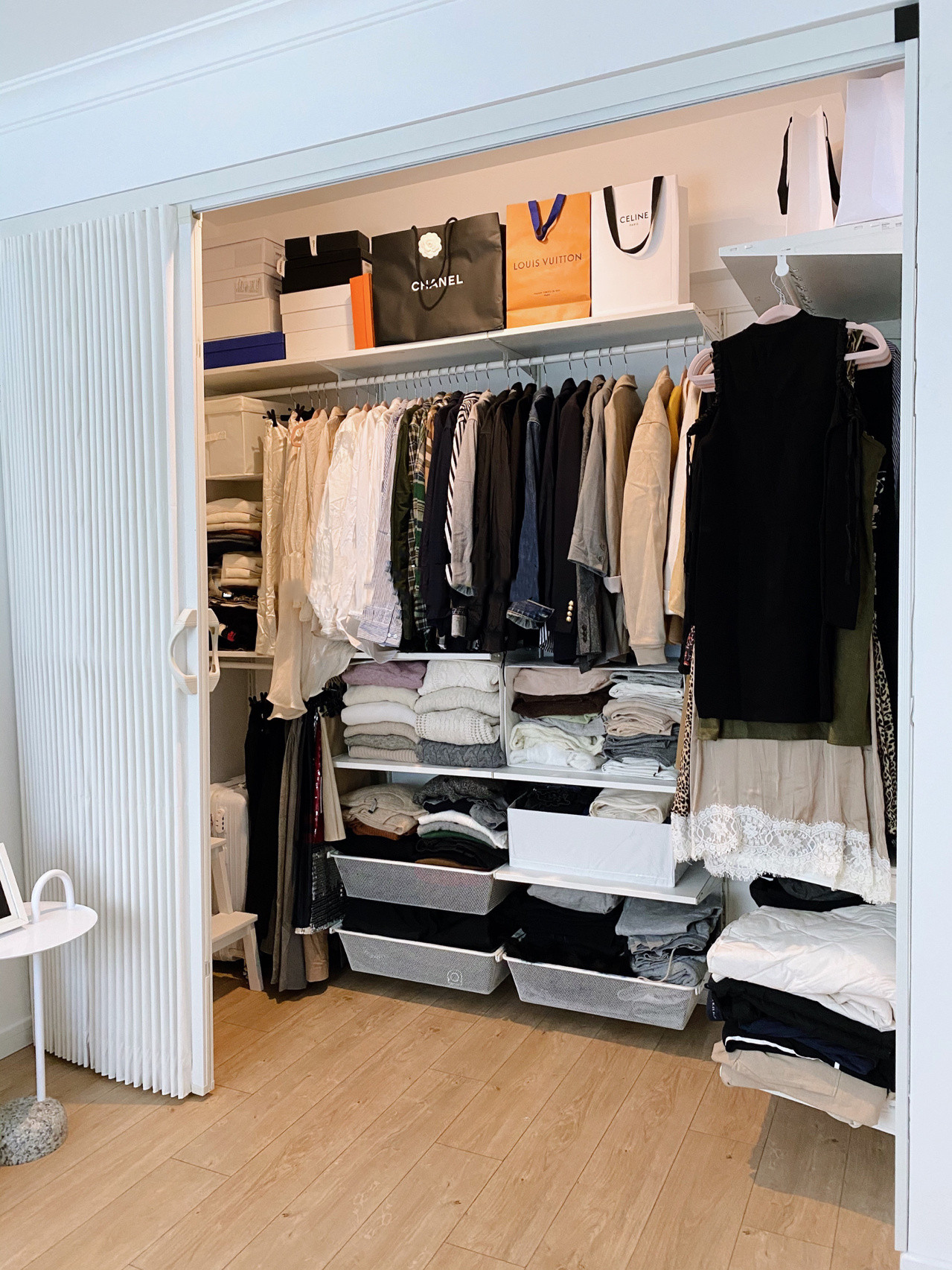 卧室墙壁衣柜怎么制作(砌墙衣柜到底是)