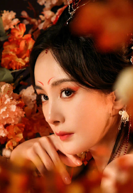 杨幂《狐妖小红娘》海报曝光！“狐妖”造型媚眼如丝超惊艳