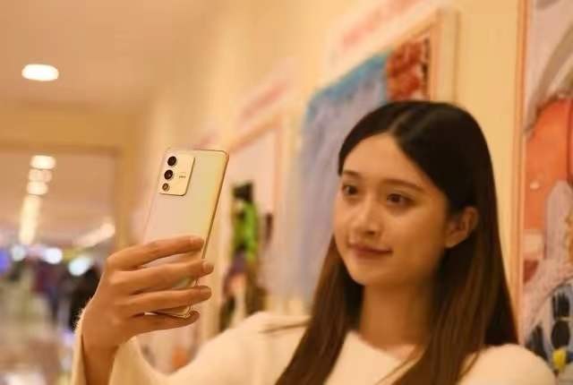 贵就一定好？这三款手机闭眼买不吃亏，三年五年下来完全不会卡