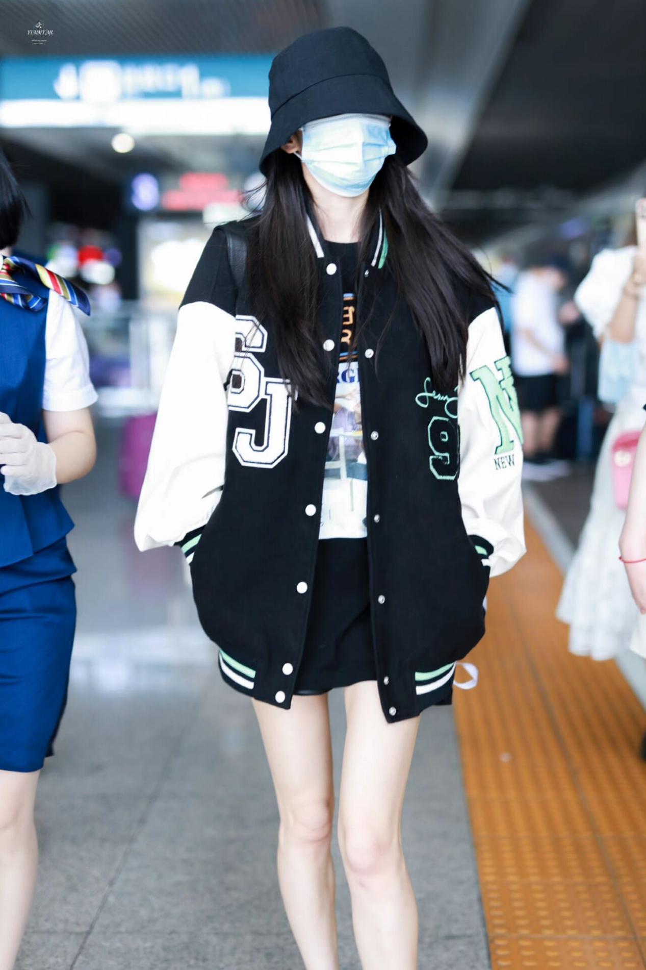 杨幂带火了一种穿搭叫“上面去运动，下面去约会”，高级又吸睛