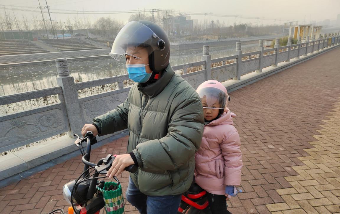 颜值在线 EPS防撞层，戴你真好，骑行不惧雨雪——Smart4U头盔体验