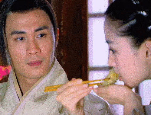 吃空气、假开车、骑假马、戴假肩胛骨，内娱明星拍戏有啥是真的？