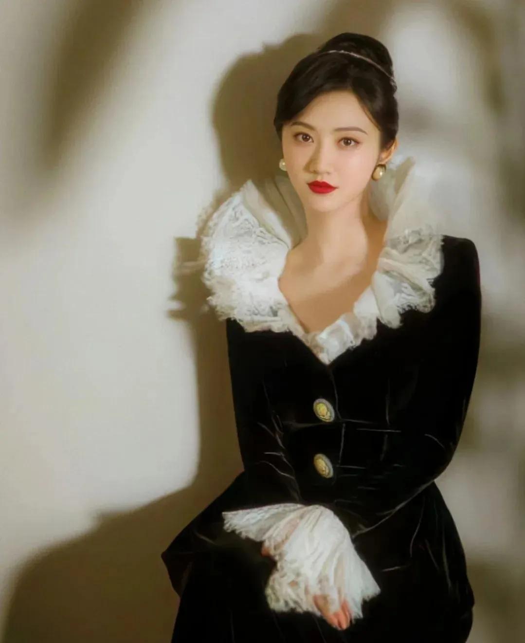 同样是浪漫迷人的“赫本风”，哪一位女星让你最惊艳？