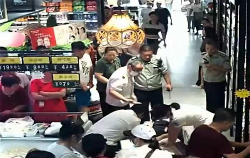 2020年，老人偷超市2枚鸡蛋被抓猝死，家属索赔38万，法院怎么判