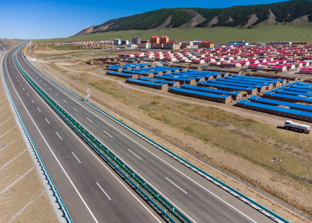 中国最难修建的五条道路，有的修了半个世纪，有的耗资近300亿