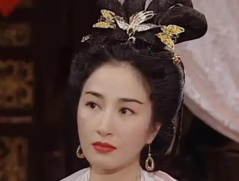 “歪瓜裂枣”别硬演公主，这9位女星告诉你，什么才叫金枝玉叶