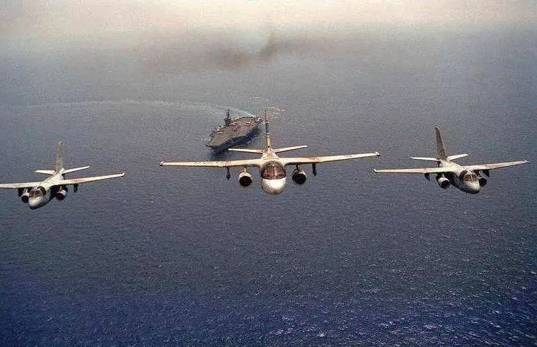 ���պ�ĸս��Ⱥ�Ϻ�ʾ��������Ϊ�й����ӻ���96���ʵ����