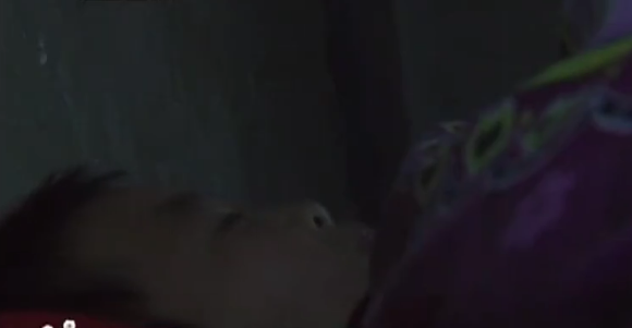 湖南农家发生怪事，10岁男童深夜发出诡异笑声，让父母束手无策