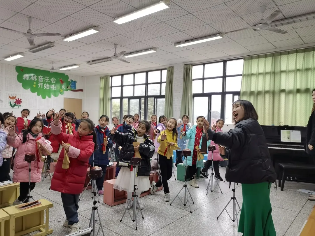 四川大学西航港实验小学——“舞”动童年“音”你精彩