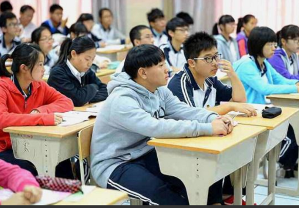 最苦的 6 个专业：建筑、临床医学、工程、体育、数学、哲学。