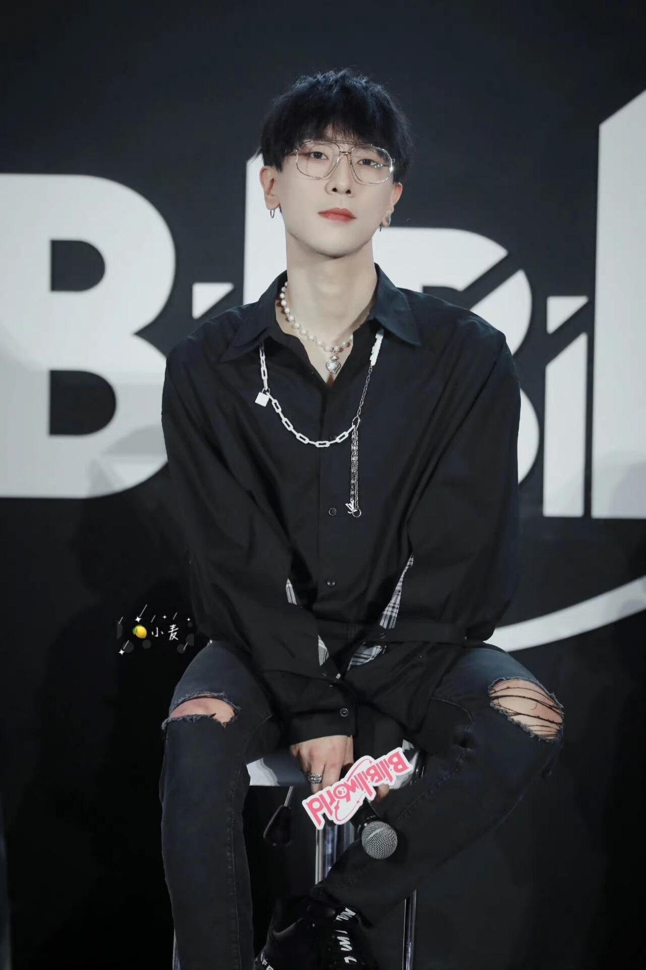 看到cv景向谁依的颜值，网友直言：哥哥可以直接出道了