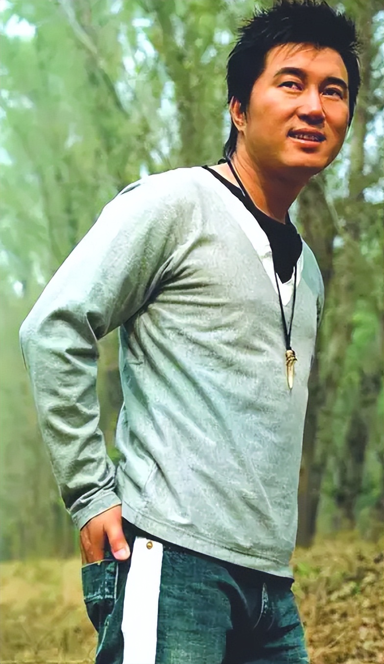 歌手满文军：两次婚姻两副面孔，他的故事比你看到的更恶劣