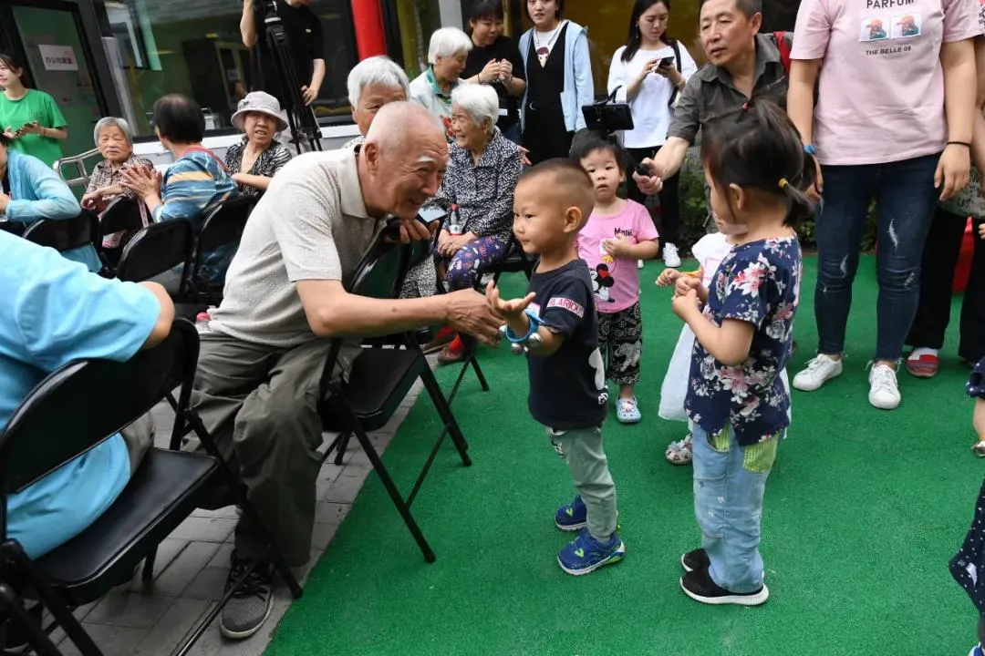 “这是好事”!中共中央国务院要求健全服务体系解决养老难题