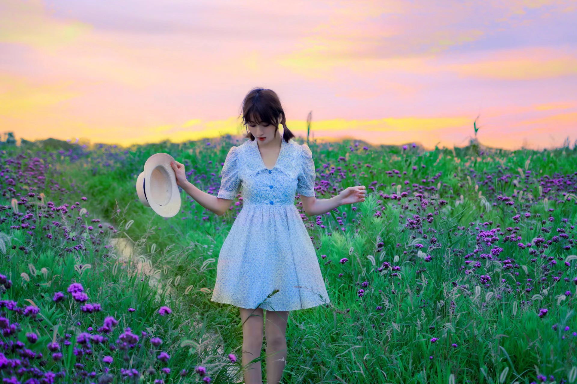 唯美浪漫的马鞭花人像怎么拍,收好这份拍摄指南,拍照景美人更美