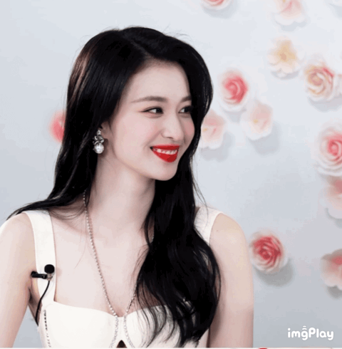 互联网美女真的太多了！杨幂身材大杀四方，赵今麦长大了这么美？