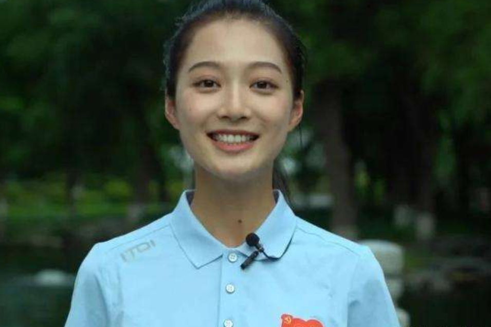 “中传校花”冯琳，成为北京冬奥会火炬手，却被网友质疑德不配位