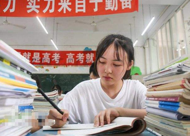 国内大学共分为八大等级，普通学生考进第四级，已经足够优秀